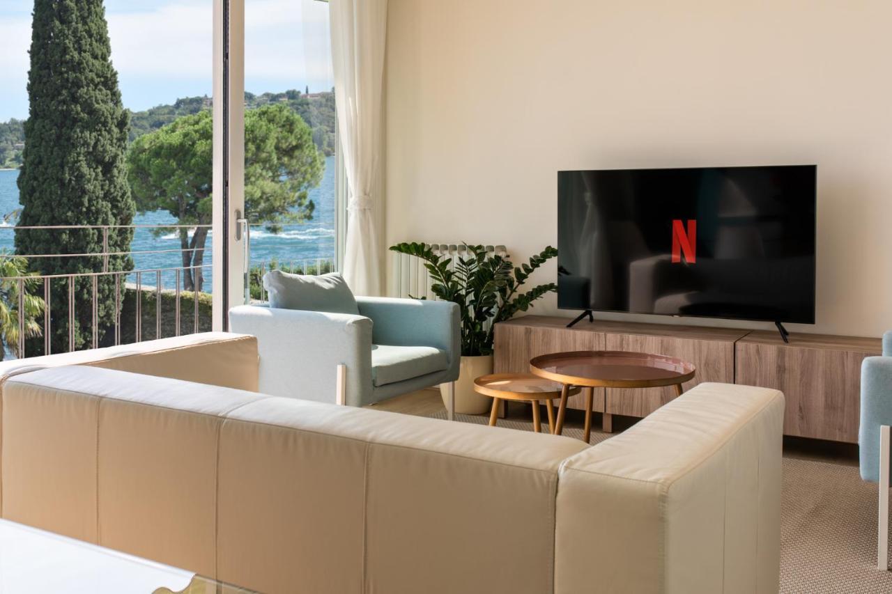 Luxury Lake View Apartments Salò Exteriör bild